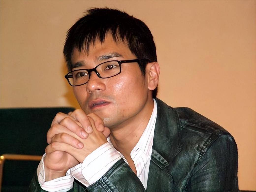 林家栋林家栋出道前期,以模仿明星而闻名,郑少秋,张学友都被他模仿过.