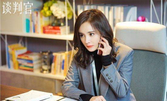 《谈判官》杨幂的八套衣服,图二最丑,图五让黄子韬欲罢不能_外套_红色