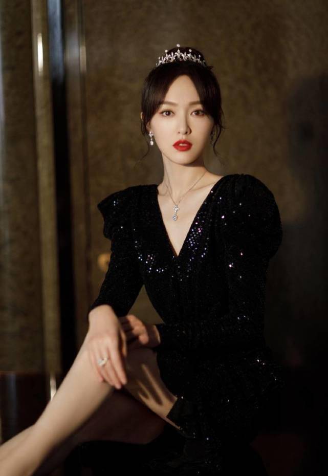 唐嫣分享自拍,皮肤状态似花季少女,嘟嘴卖萌可爱满分_贝雷帽_时尚