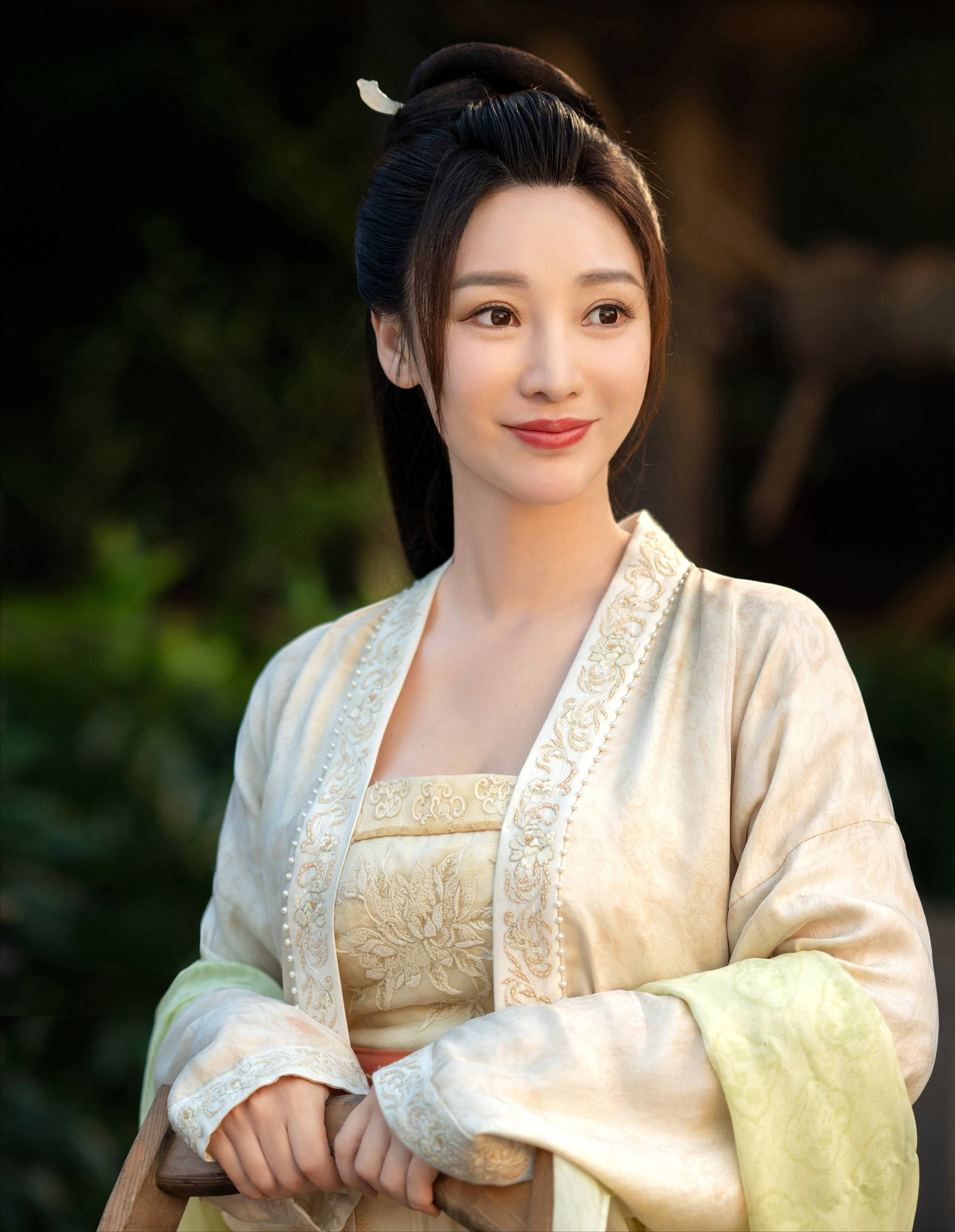 被打网球的柳岩惊艳到了,好身材遮不住,一双"漫画腿"很吸睛_父母_因为