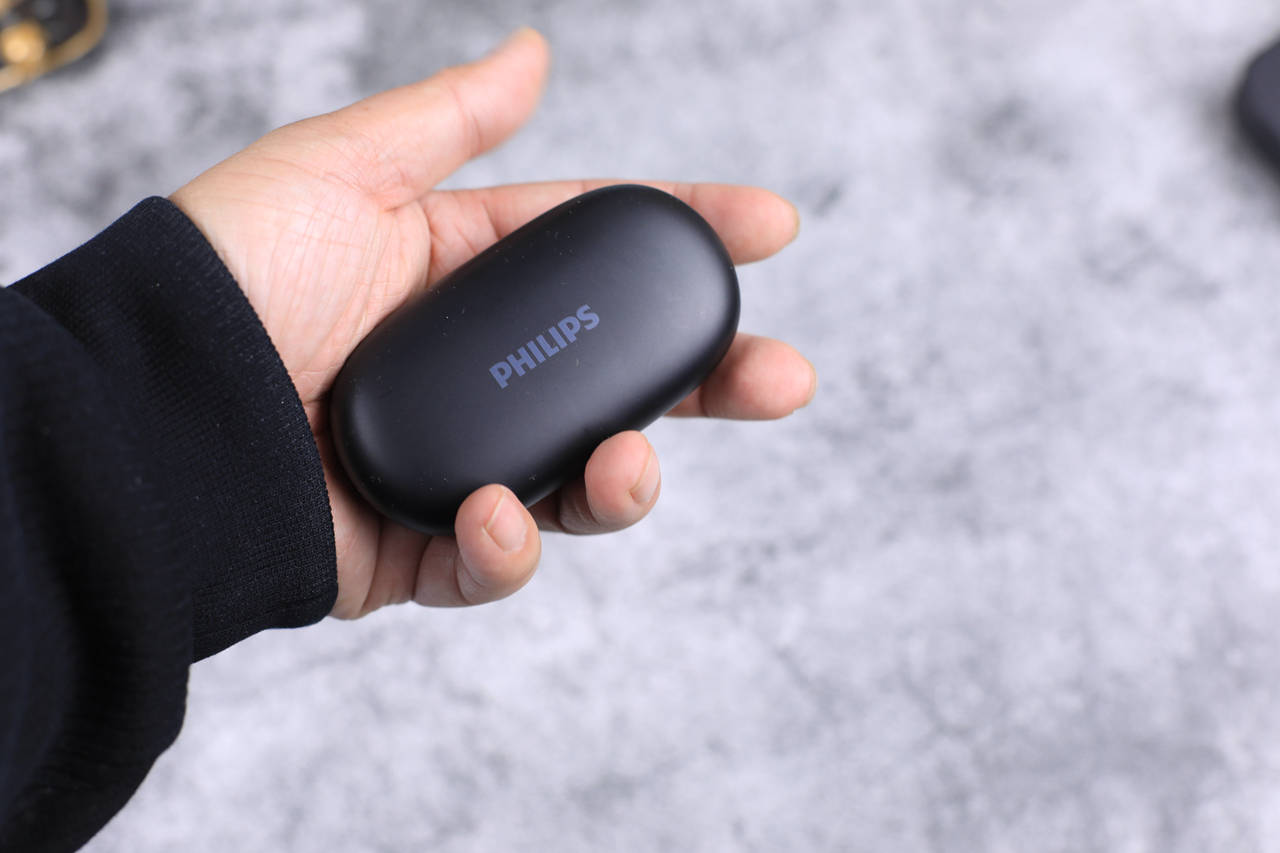 都2024了!还在用入耳式耳机?还是来看看这款飞利浦挂耳式耳机吧