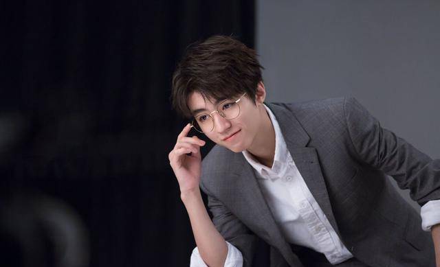 tfboys换发型像换头,王俊凯力压王源,千玺帅出新高度_刘海_脸型_魅力