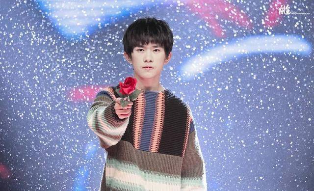 tfboys"小动作"多,王源西瓜式比心,王俊凯的是什么呢_易烊_北京_时候
