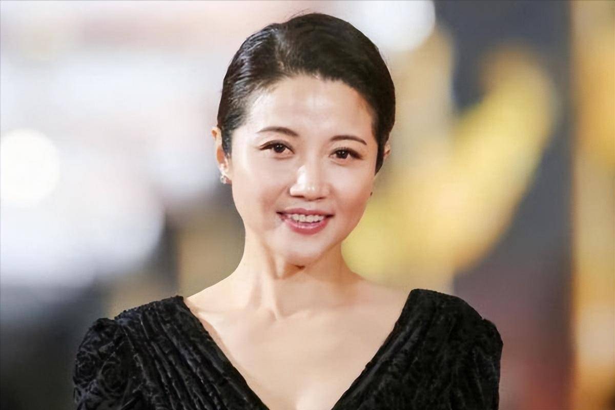 她是最惨影后,凭实力拿下8次影后,如今47岁却无人问津仍是单身_颜丙燕