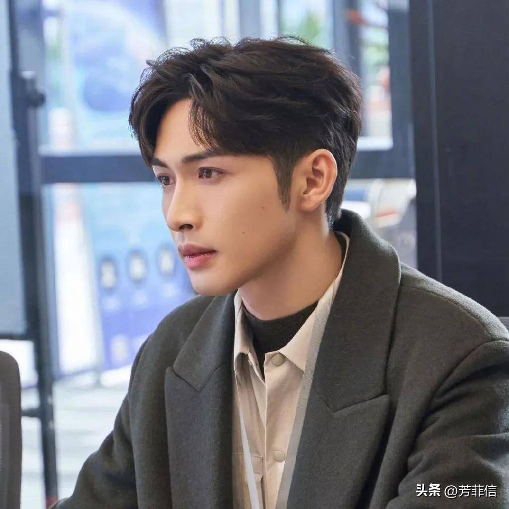 第一次知道张彬彬是在《微微一笑很倾城》中.