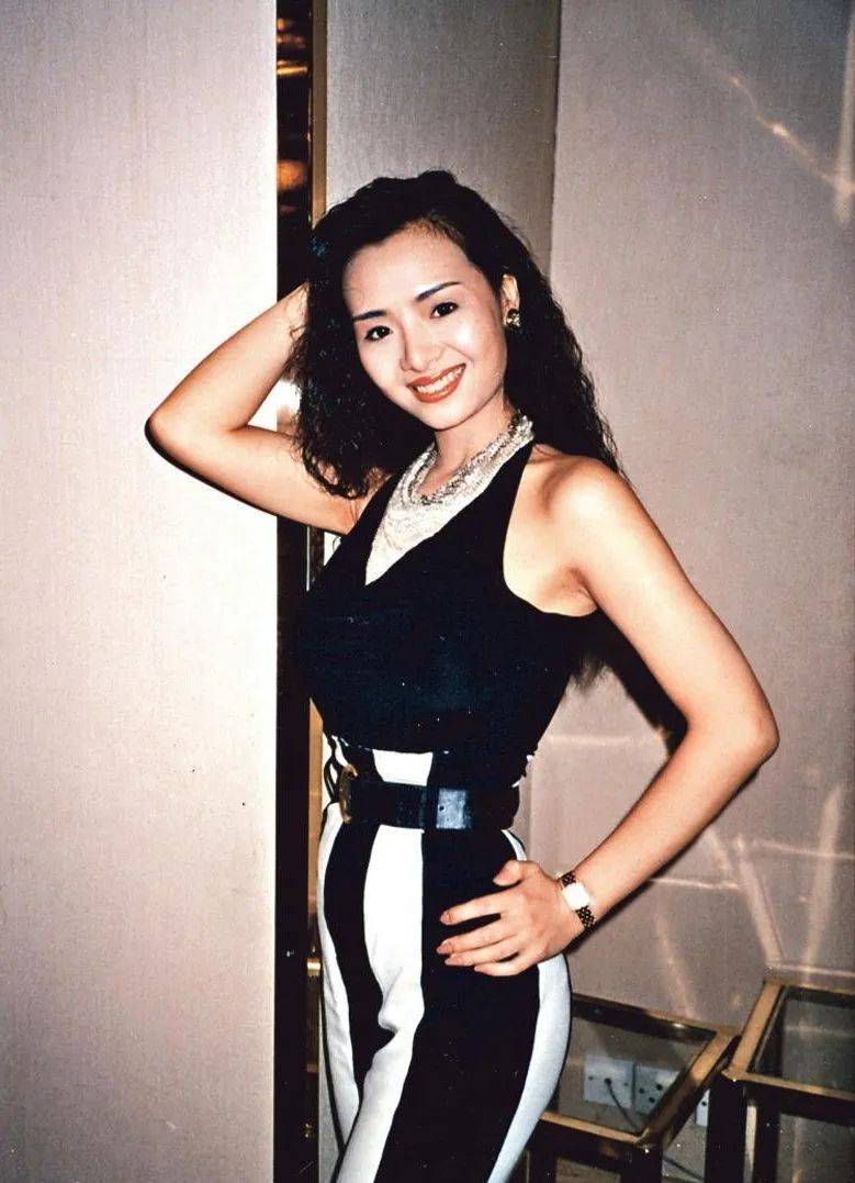 曾以傲人身材称霸香港影坛,钟丽缇在她之后,57岁复出不敌岁月老