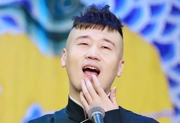 德云社时尚潮人杨九郎:包上玩偶四位数,黄昏傻羊原来是只富贵羊_衣服