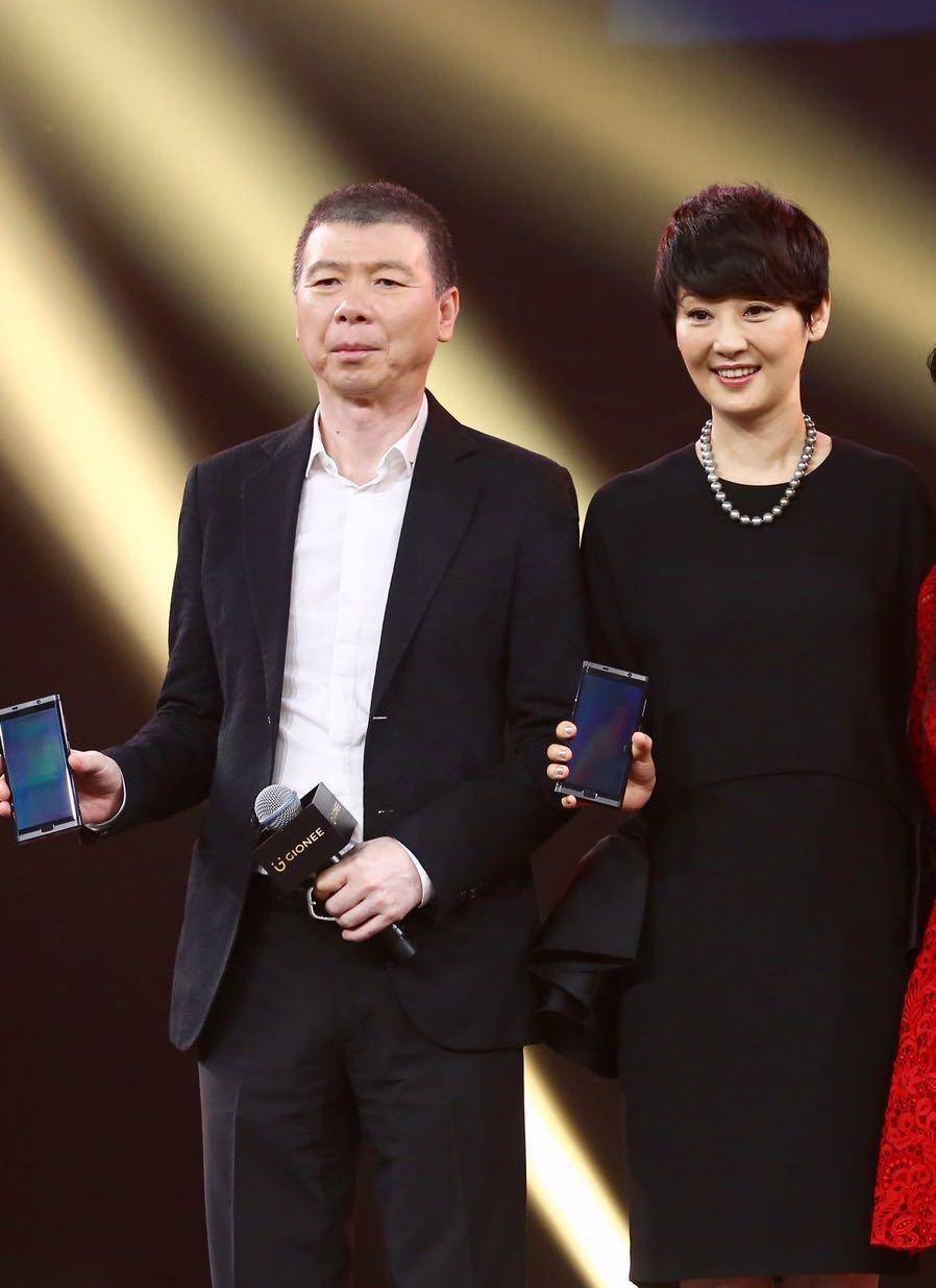 主持人此前曾采访过徐帆,问她对于冯小刚当导演受到很多人喜欢有什么