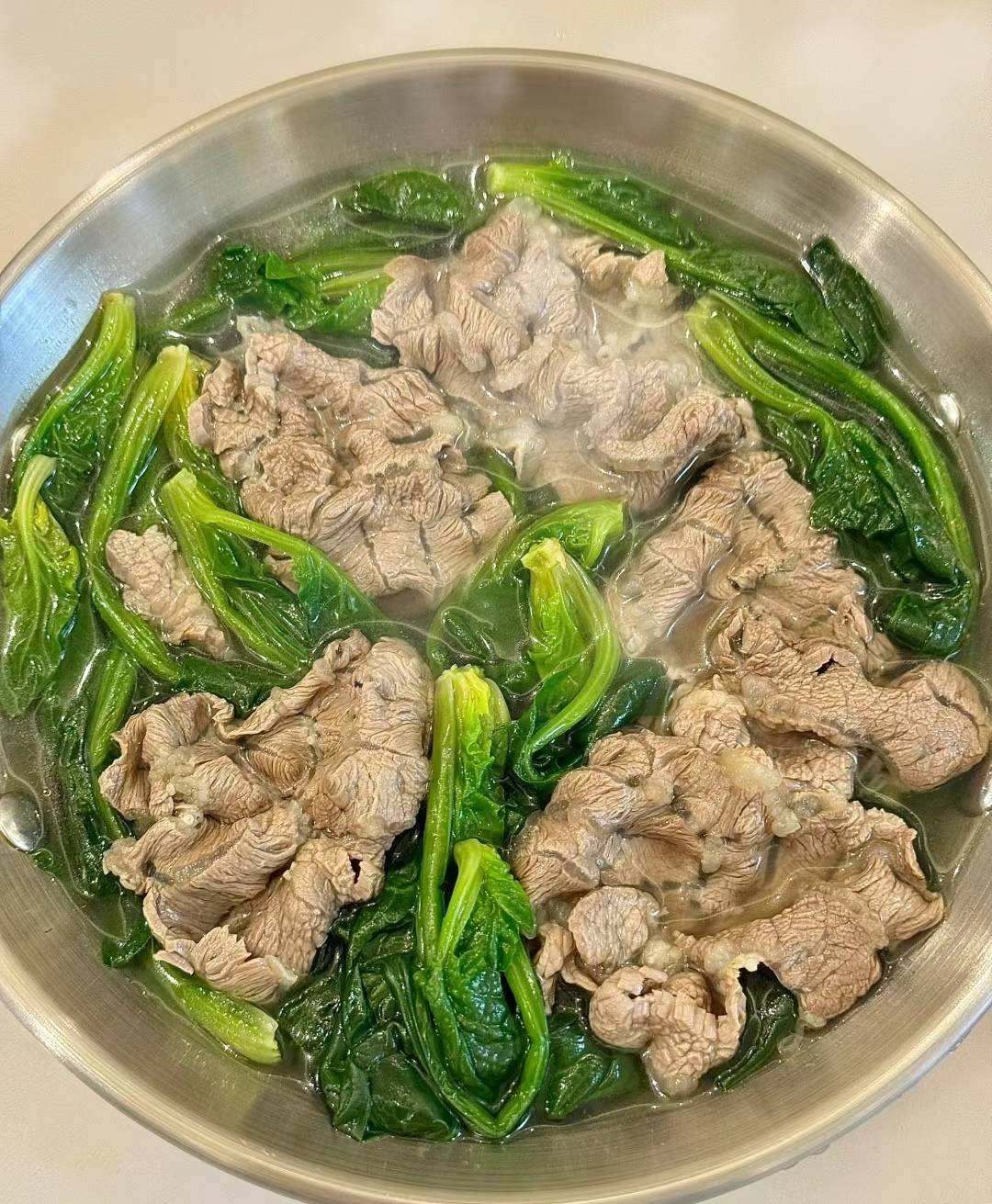 巨巨巨好吃的菠菜牛肉汤,嫩牛肉和清甜的菠菜配合在一起,太香了