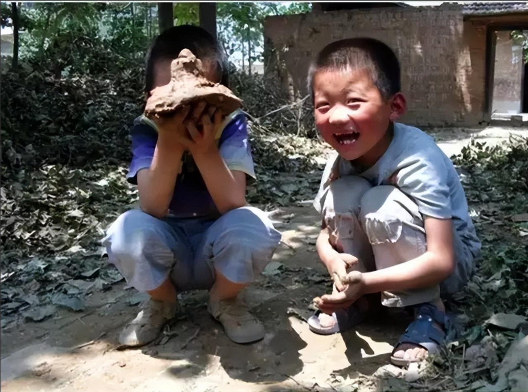看到80年代"偷拍"的中国孩子,才明白为什么现在的孩子很难快乐_玩游戏