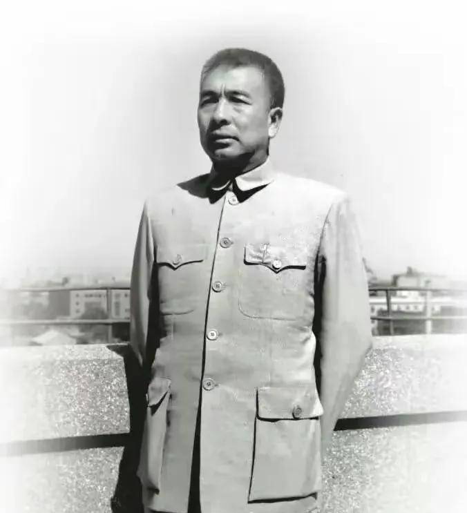 1945年,曾志要求做绝育手术,组织征求陶铸的意见,陶铸说:同意_工作