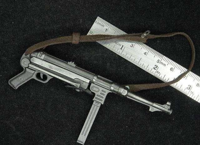 二战时德军是不是只有老兵才有资格配发mp40冲锋枪?_装备_步枪_部队