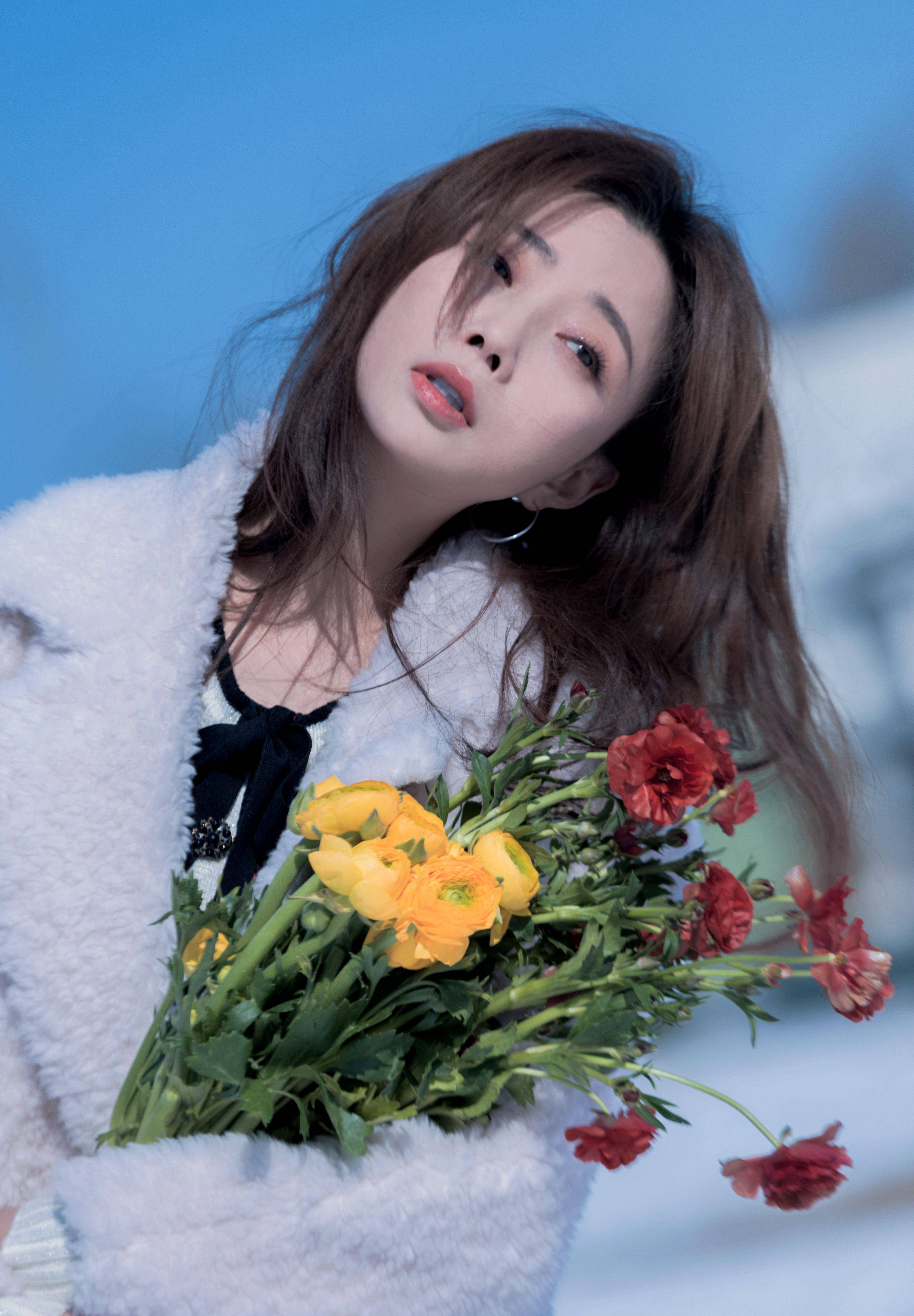 11月10日,殷桃工作室发布了一系列雪景照片.照片中