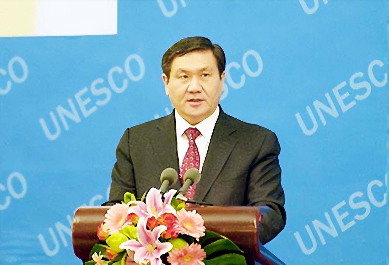 9年前,亲美的蒙古国总统恩赫巴亚尔,为何突然跑路韩国?