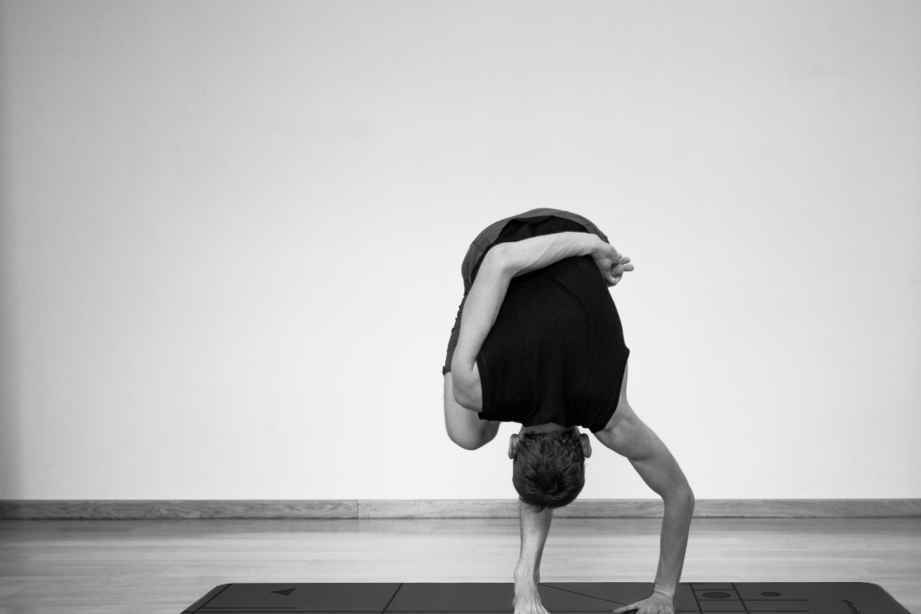 腰围越来越粗,如何使腰部变得纤细?_瑜伽_腹部_体式