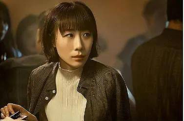 时尚的任素汐,上半身是平凡,下半身是幻想,"一尿成名"_表演_电影_父亲