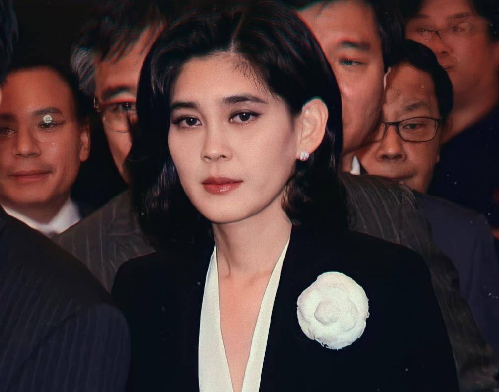 李尹馨:李健熙的掌上明珠,身家过亿却痴恋负心汉,为爱魂断美国_爱情