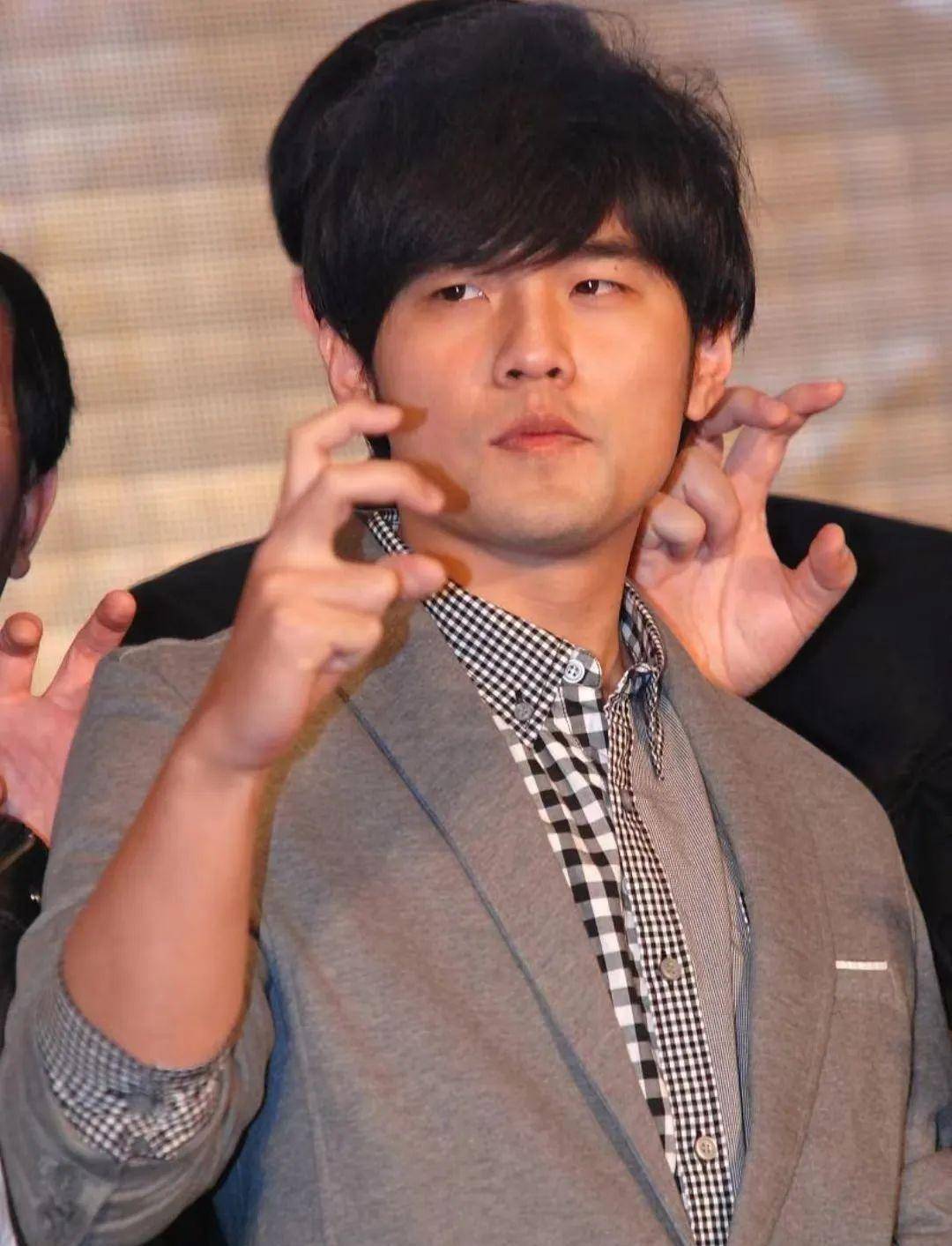 周杰伦瓜事大揭秘,引全网狂猜!竟然是ta?_侯佩岑_周董_恋情