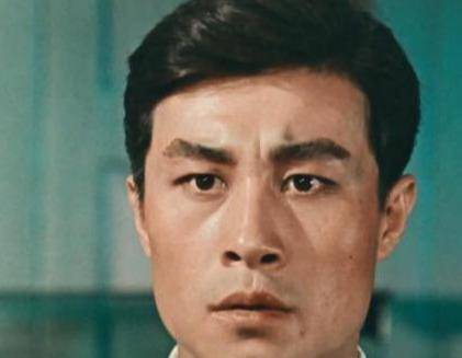 美男子王心刚,对患病妻子不离不弃相爱几十年,如今88岁气质依旧_因为