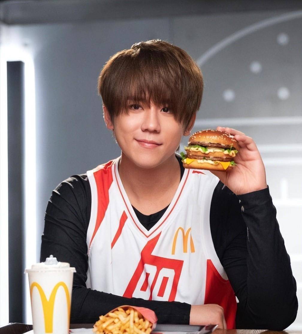 香港顶流姜涛疑似假唱视频流出,评论区又炸锅_网友_网络