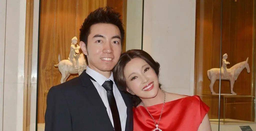 刘晓庆:四段婚姻没孩子,把外甥当儿子养了半生,晚年靠他支撑_陈国军