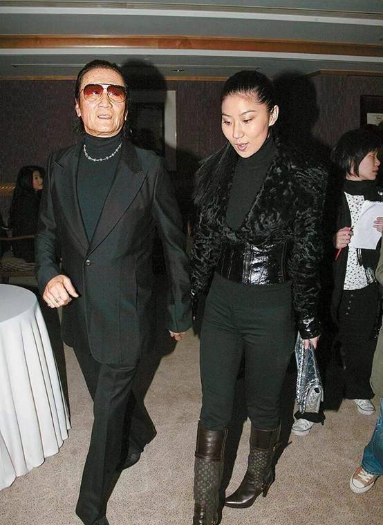 84岁的谢贤养了coco十二年,分手费给了二千万,如此收场谁是输家