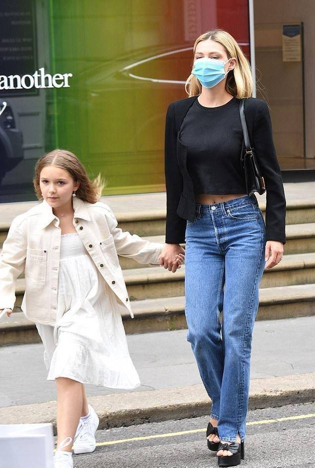 9岁小七打扮早熟像18!