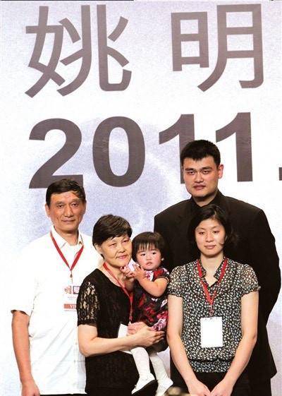 两人也因"体积"太大,家里所有的家具都需要订制_姚明_叶莉_训练