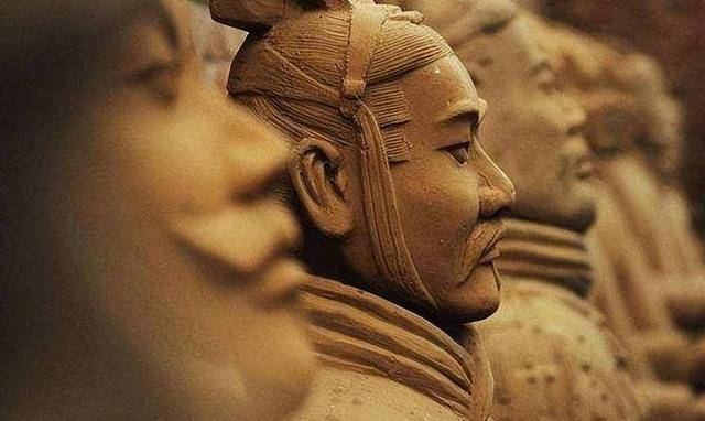兵马俑身上发现神秘指纹,研究后揭秘了其真实身份,年龄只有14岁_西安