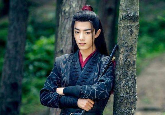 肖战就个人影响力道歉,在粉丝管理上,他应该学习李宇春_团队_球迷