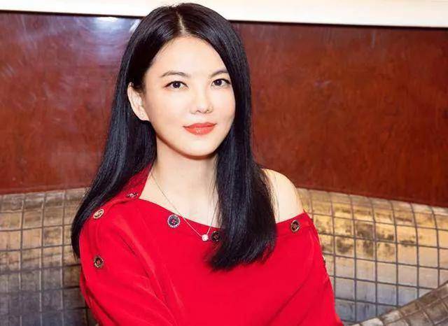 据知情人士透露,李湘身价约19亿元,而且这个数字还在增长.