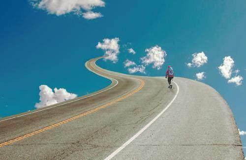 人生的道路就是从出生地出发,越走越远,由此展开的人生就是要让自己与