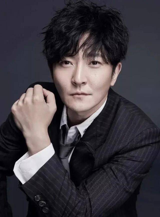 成为一名艺术家"的追求换成了"做一名服务型的演员"_郭京飞_话剧_观众