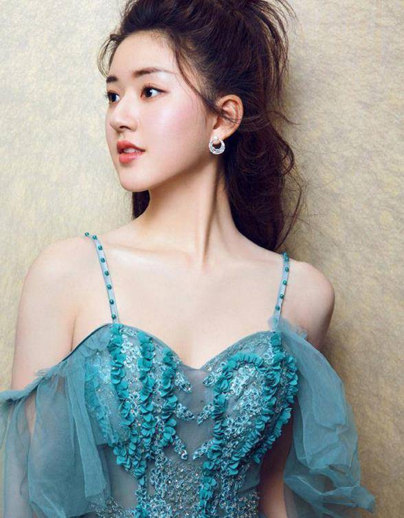 赵露思:低胸礼服惊艳到我了,性感妩媚太直观了!_活动_时尚_潮流