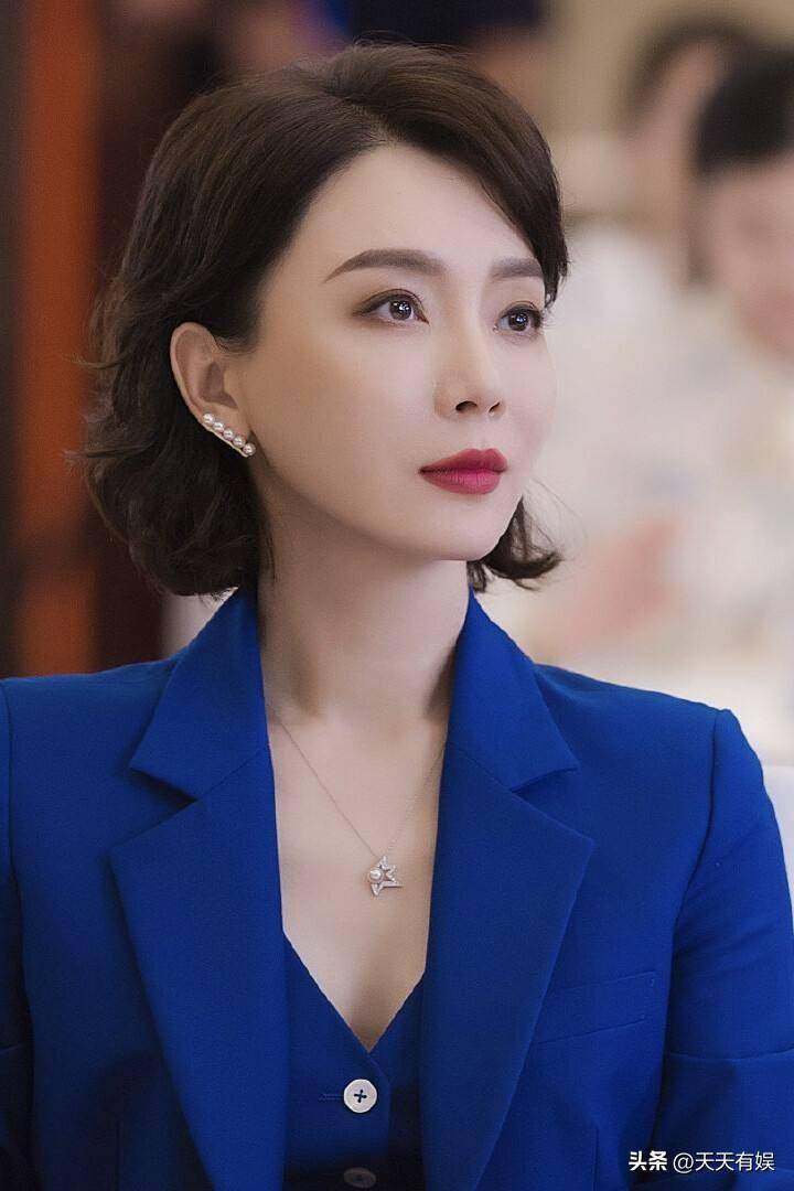 辛芷蕾辛芷蕾自带气场,单看《如懿传》中饰演的"娘娘"就知道了,她的