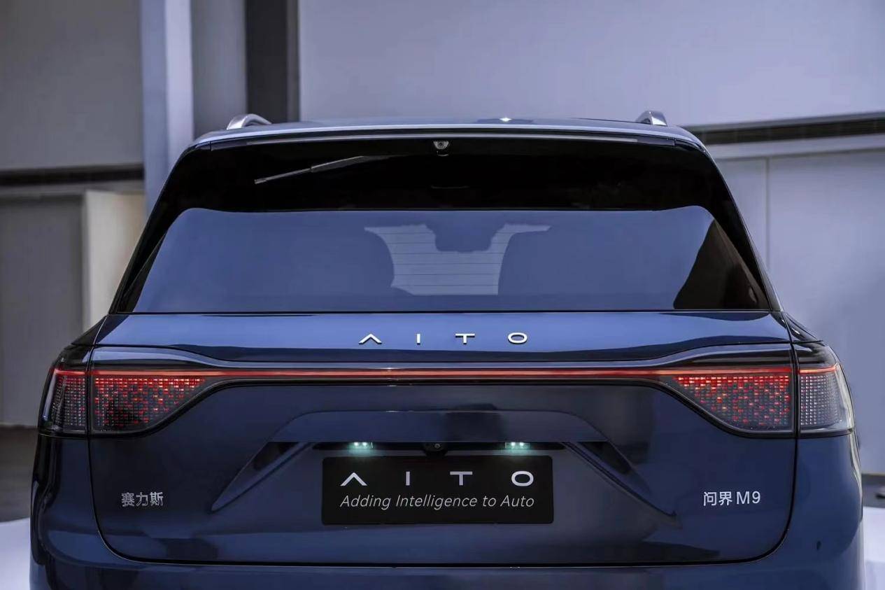 50万的价位,既能收割一部分宝马x5,奔驰gle的用户,同时也会让大众途锐