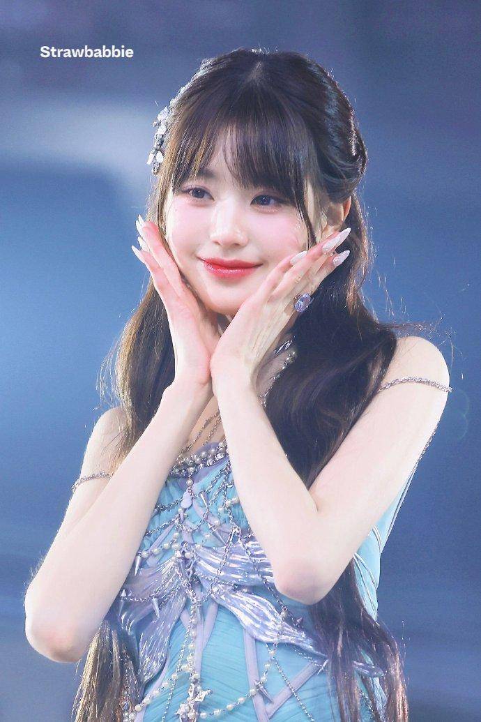 从皮肤到身高,她的视觉效果凸显,有网友称,她是舞台上最漂亮的_张元英