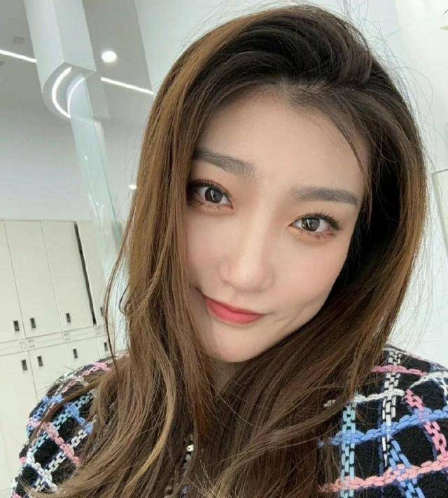 知情人透露李梦和张隆领证,两人是合法夫妻_前妻_照片_李平康