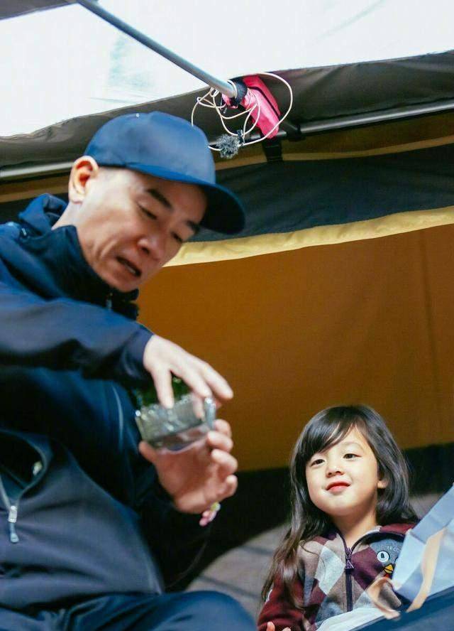 晒二胎hoho卖萌照,和陈小春简直是复制粘贴_jasper_儿子_宝宝