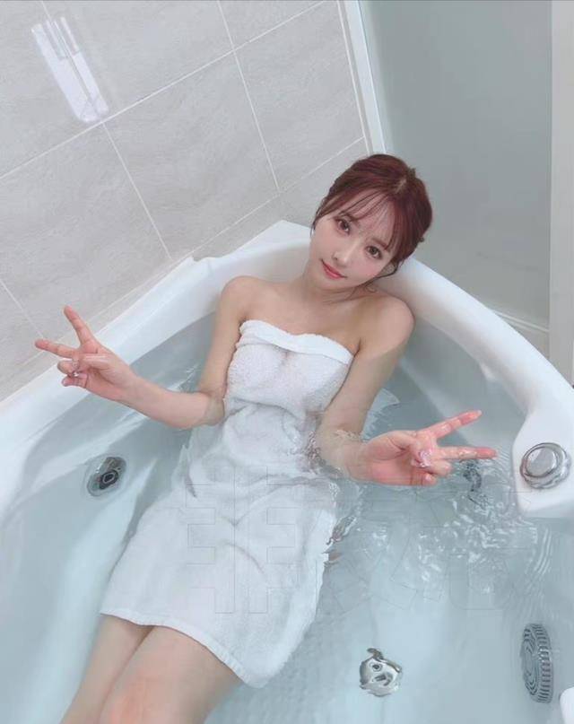 三上悠亚发视频宣布引退,或将与上海男友结婚,对方今年才19岁_网友