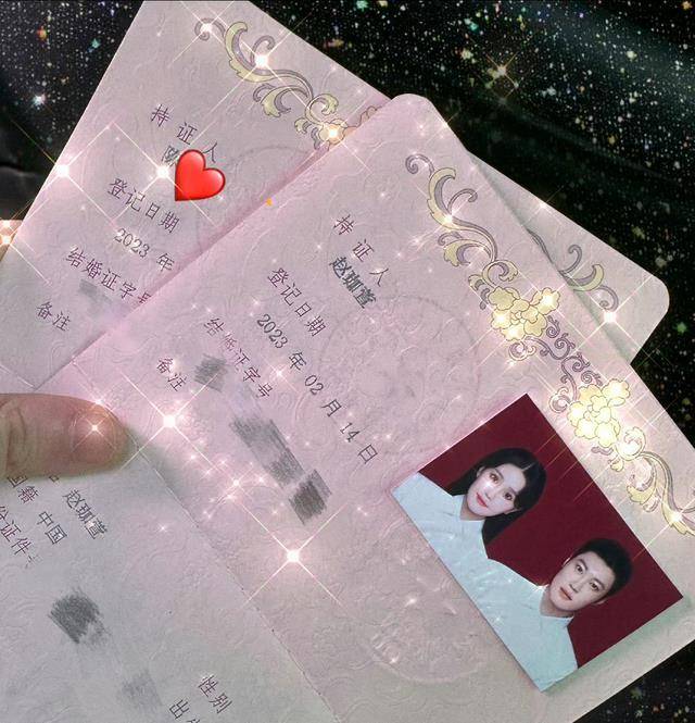 赵本山女儿情人节官宣结婚,晒结婚证秀恩爱,高调示爱老公_球球_普通人