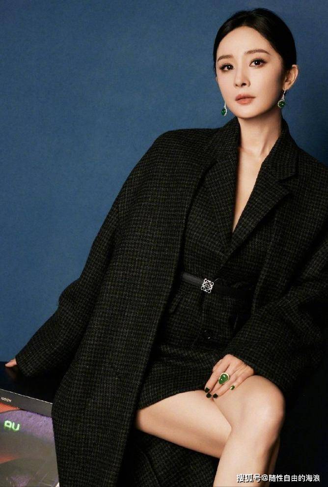 盘点w年度盛典红毯造型,杨幂刘诗诗李宇春,孙俪朱珠金晨周冬雨,谁最