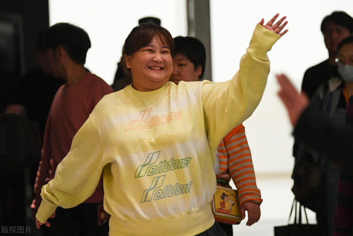 贾玲,那位身形丰腴,才情洋溢的多才女艺人,穿越了相声,影视剧,综艺