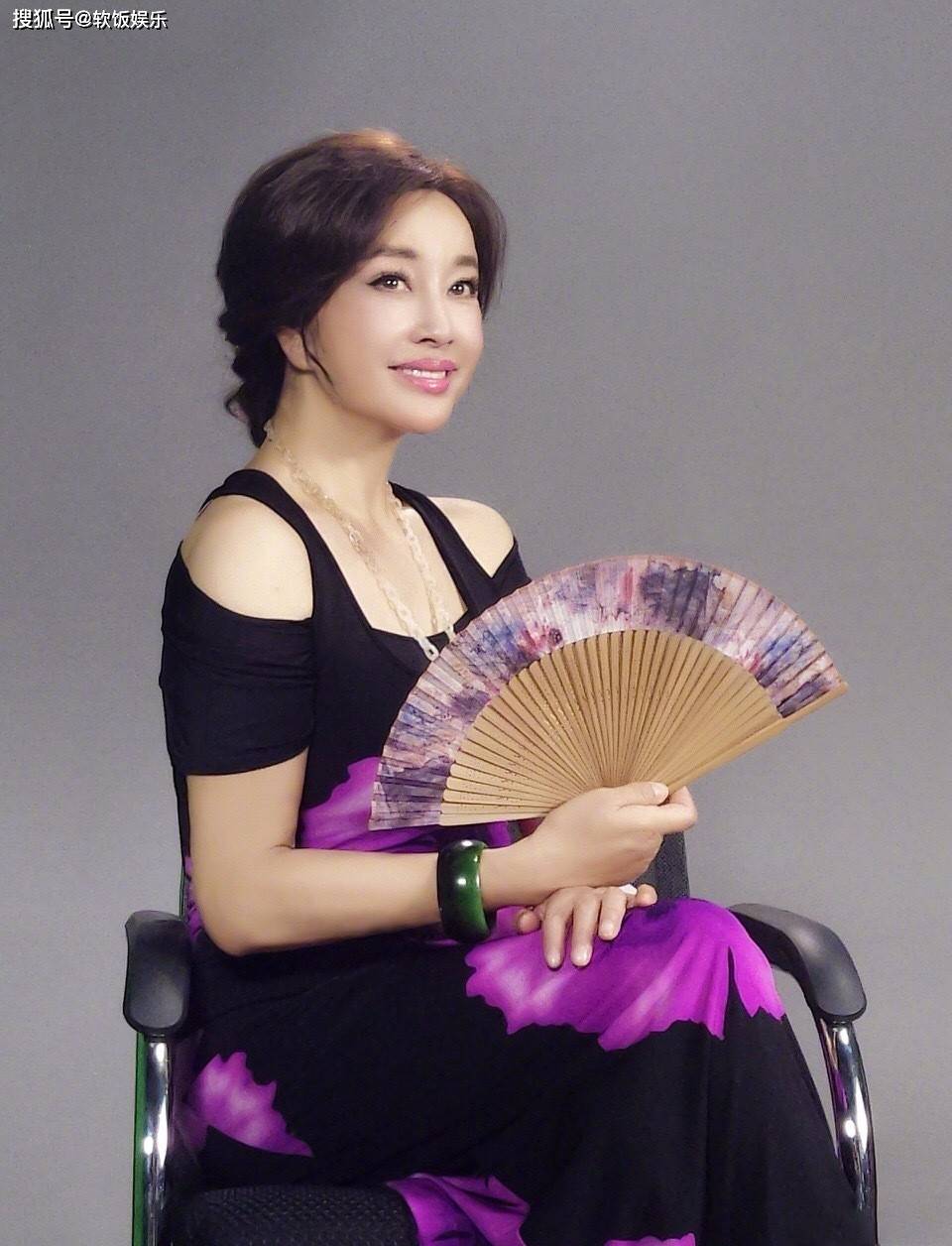 74岁刘晓庆晒生图认不出!