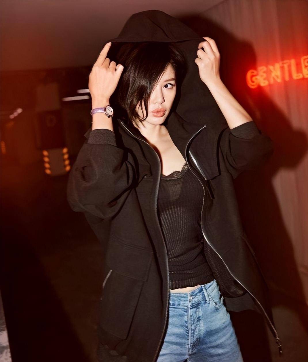 战狼女星与导演同居12年遭抛弃:曾让黄渤害羞亲吻!_余男_王全安_成功