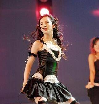 纷纷赞叹不已_女神_舞台_身姿