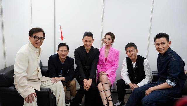 英皇电影巡礼大合影:古天乐成龙站老板身边,刘德华张学友破不和