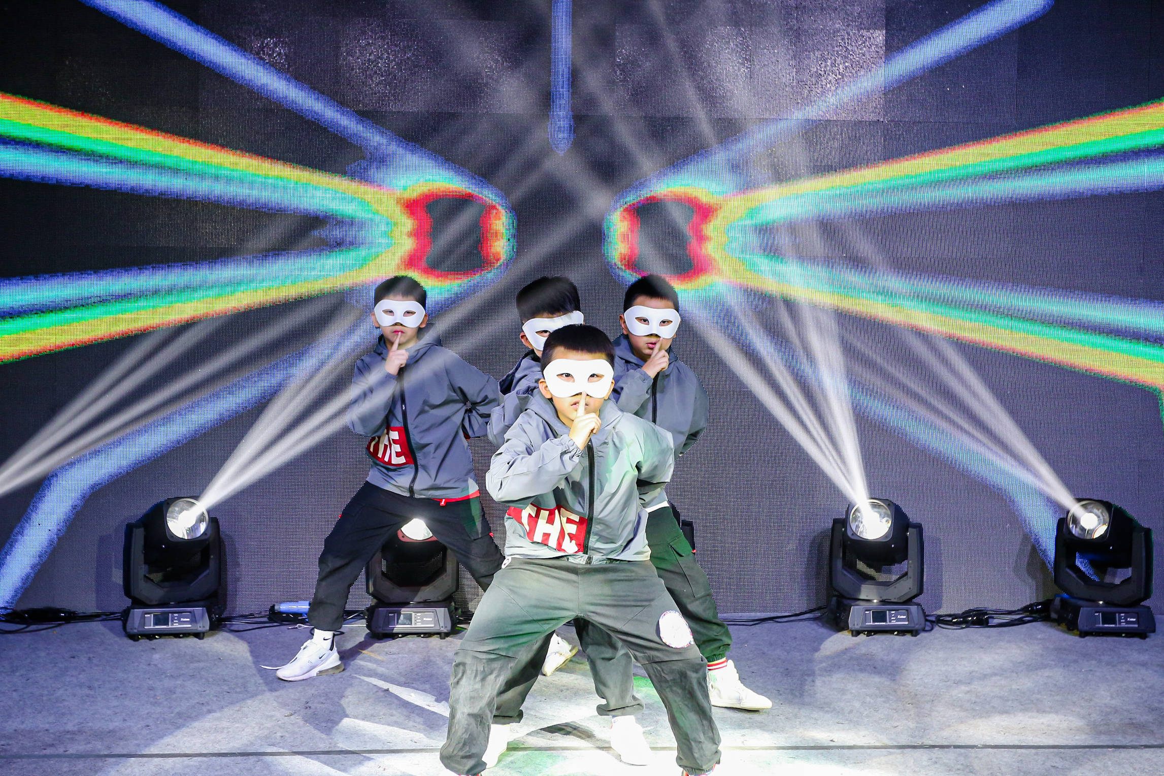 为啥以前娃打骂能成才,现在不打不骂心理问题还多?