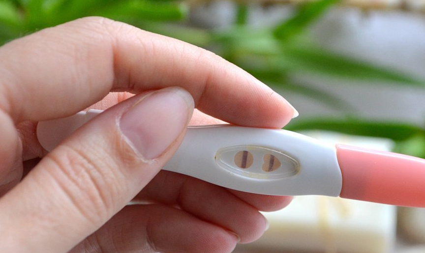 早早孕试纸多久能测?测试结果准确吗?_激素_子宫_尿液