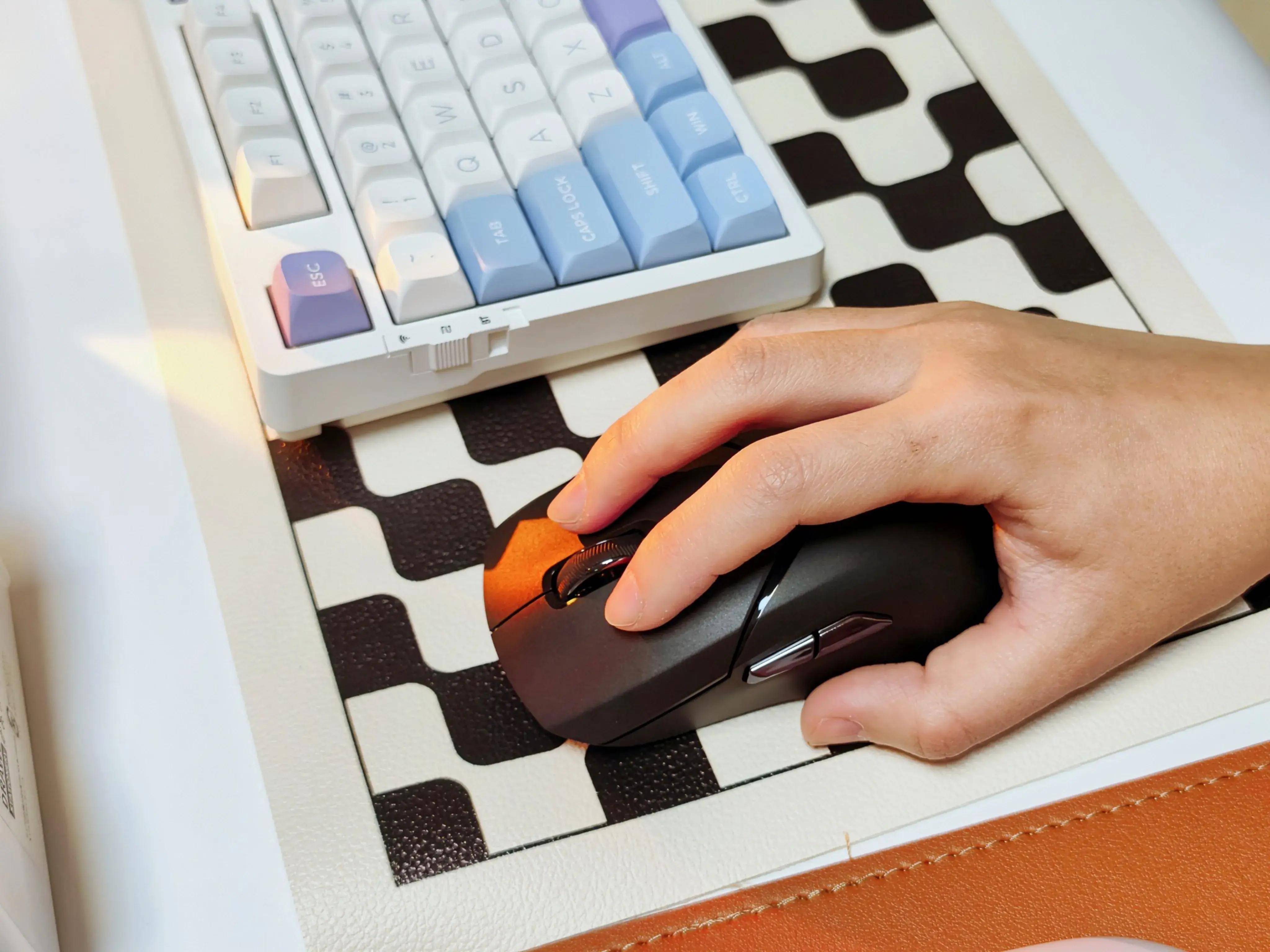 情侣你嗑过CP,那鼠标你嗑过CP吗?雷柏VT9Pro&Mini无惧大手小手都能顺手!